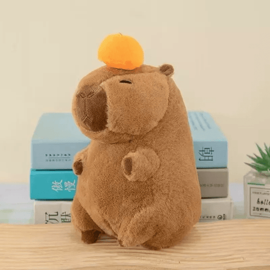 Pelúcia Capivara com Acessórios - Amori.